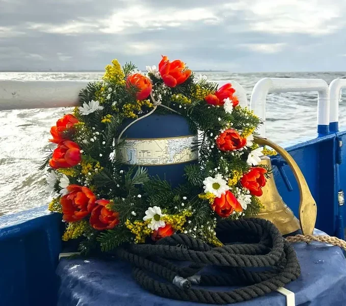 Blaue Urne Seebestattung Lesch Bestattungshaus Hannover