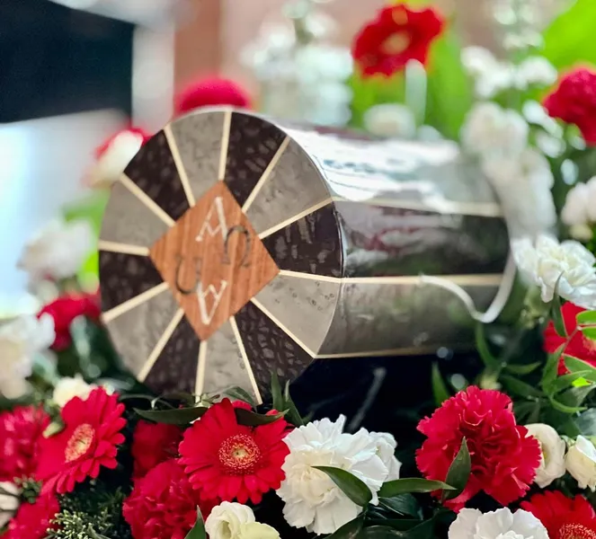 Urne Zylinder Form Bestattungshaus LESCH Hannover.webp